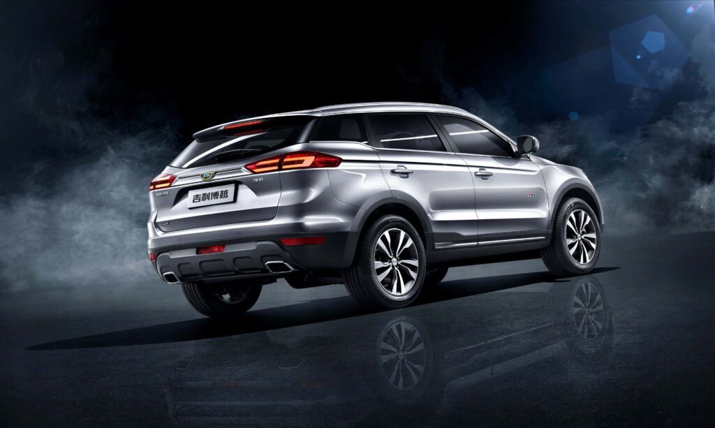 Modern Geely SUV Wallpaper with Elegant Design on Dark Background