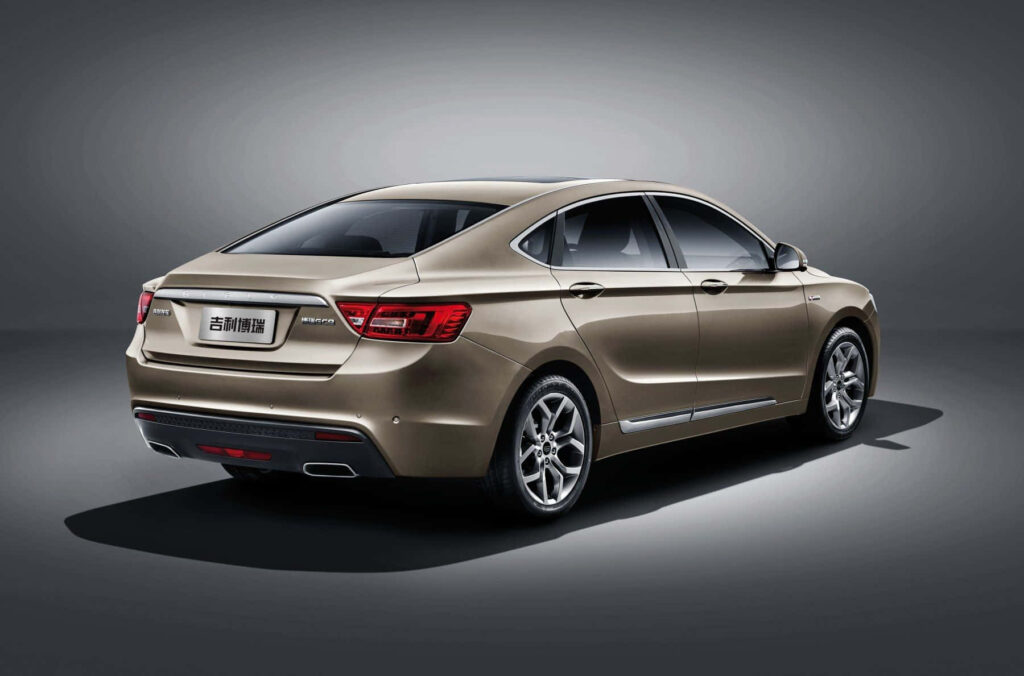 Elegant Geely Sedan Wallpaper: Luxurious Metallic Finish in Studio