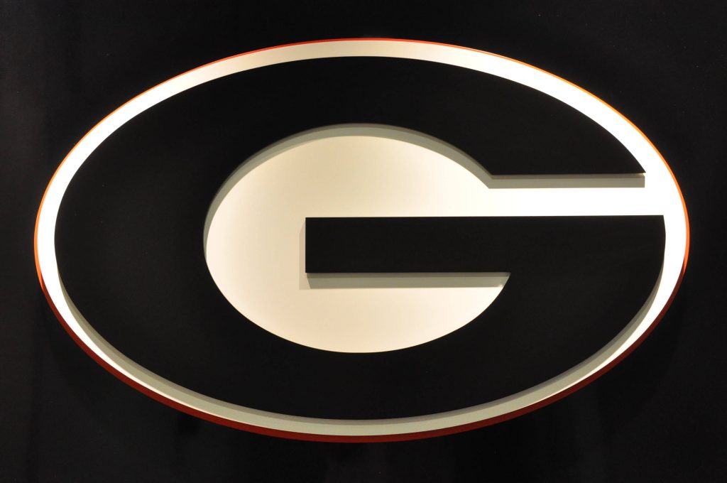 Minimalist Georgia Bulldogs wallpaper with iconic dimensional G logo on dark bold backdrop