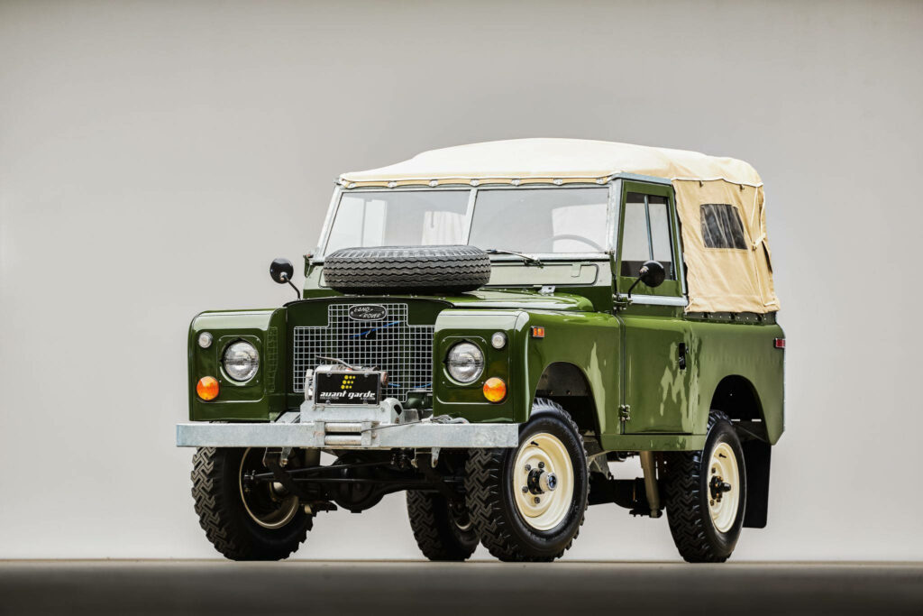 Vintage Green Land Rover: Sleek Side View iPhone Wallpaper