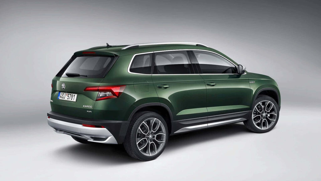 Stylish Green Skoda Karoq Wallpaper: Modern SUV Design & Luxury