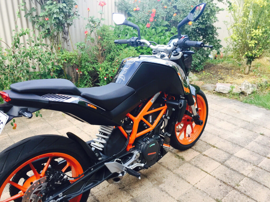 KTM Duke 390 Wallpaper: Sleek Design & Vibrant Orange Frame