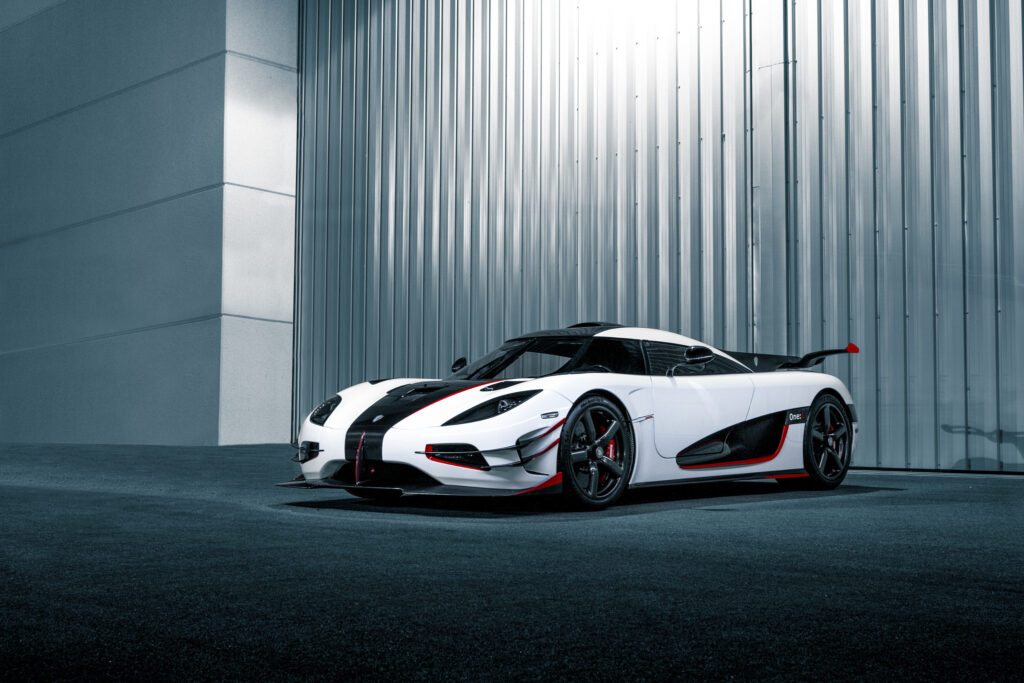 Sleek Koenigsegg One:1 Wallpaper - Aerodynamic Luxury in 2048x1365