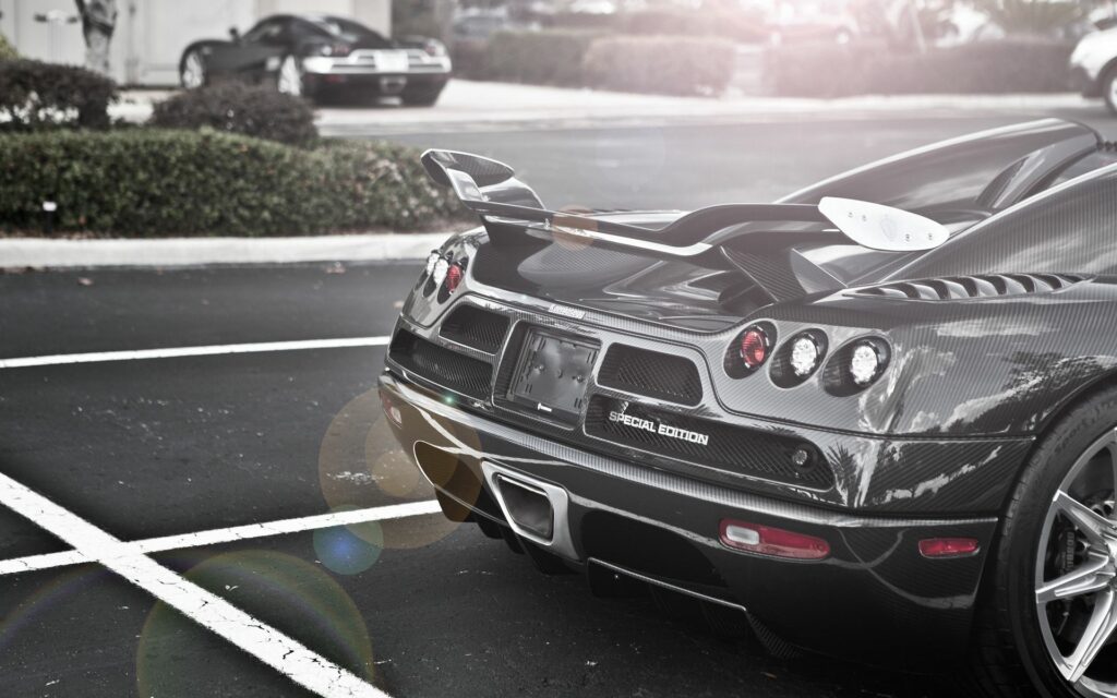 Sleek Koenigsegg Supercar Wallpaper: Luxury & Performance in Carbon Fiber