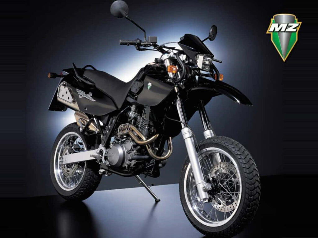 Sleek MZ Motorcycle Wallpaper: Stylish Studio Shot & Dramatic Lighting