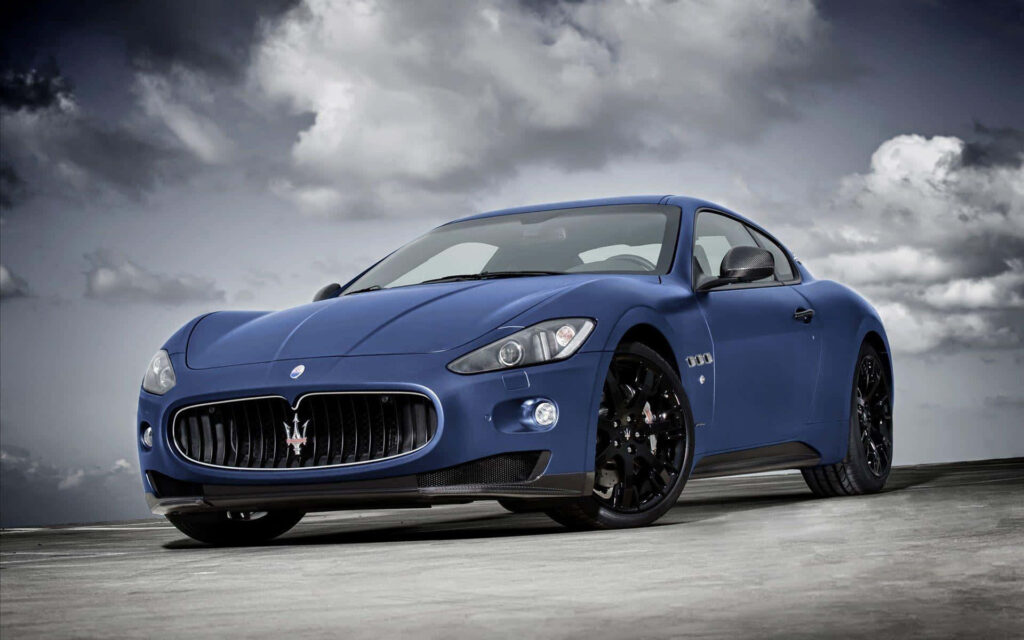 Sleek Maserati GranTurismo Wallpaper: Dynamic Design & Elegance