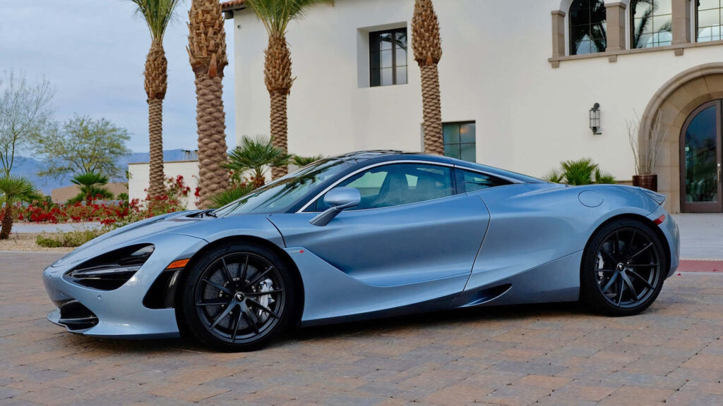 Sleek McLaren Supercar Wallpaper: Luxury & Performance Design