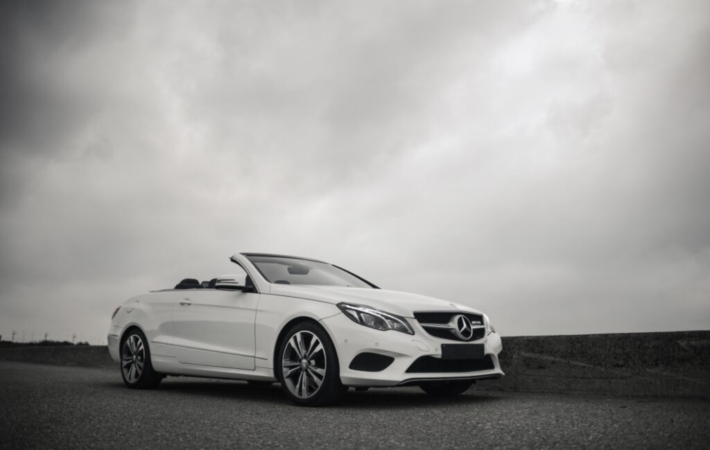 Sleek Mercedes-Benz E200 Convertible Wallpaper: Luxury & Elegance
