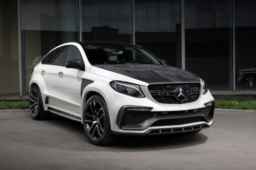 Sleek Mercedes-Benz GLE-Class C292 Wallpaper in Modern Setting