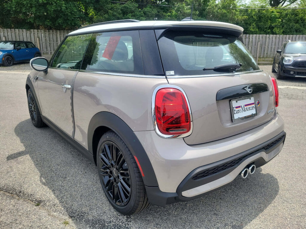 Stylish Mini Cooper Hardtop Wallpaper - Gray Elegance & Sporty Design
