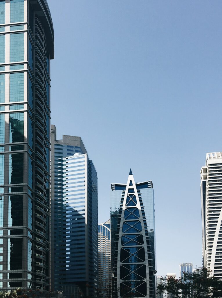 Modern Metropolis Wallpaper: Stunning Urban Skyline & Sleek Skyscrapers