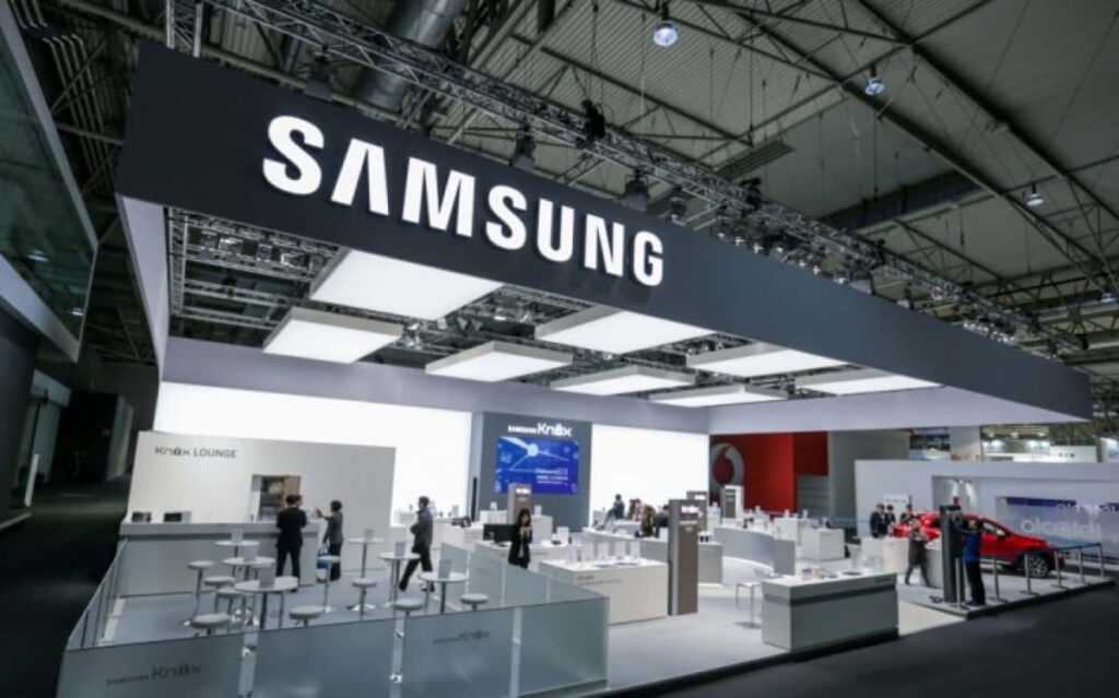 Sleek Samsung Concept Store Wallpaper: Modern Minimalist Design