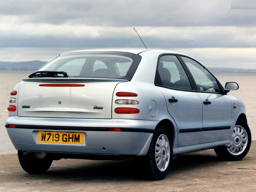 Sleek Silver Fiat Bravo Wallpaper - Smooth Design & Cloudy Backdrop