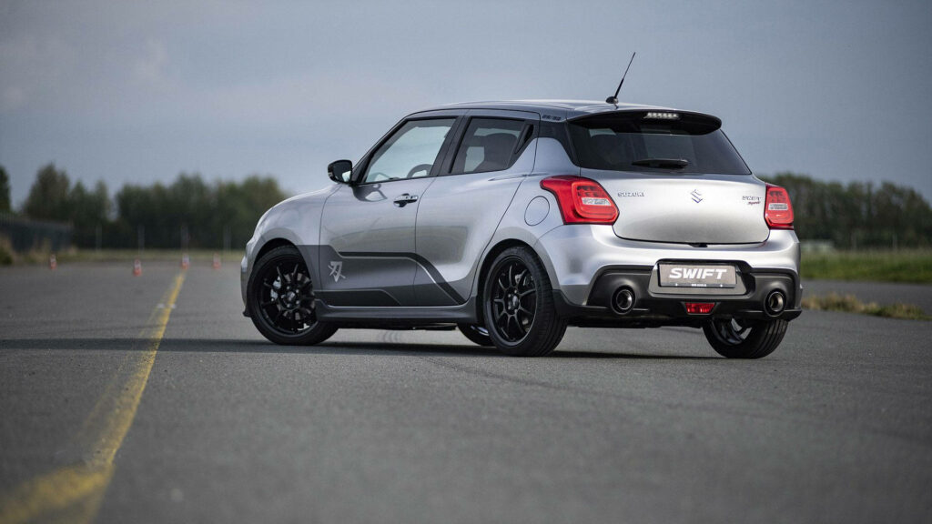 Sleek Silver Suzuki Swift: Sporty Design Wallpaper Under Clear Sky