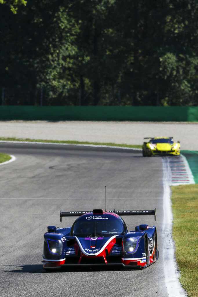 Dynamic Sports Car Racing Wallpaper - Speed & Precision in Action