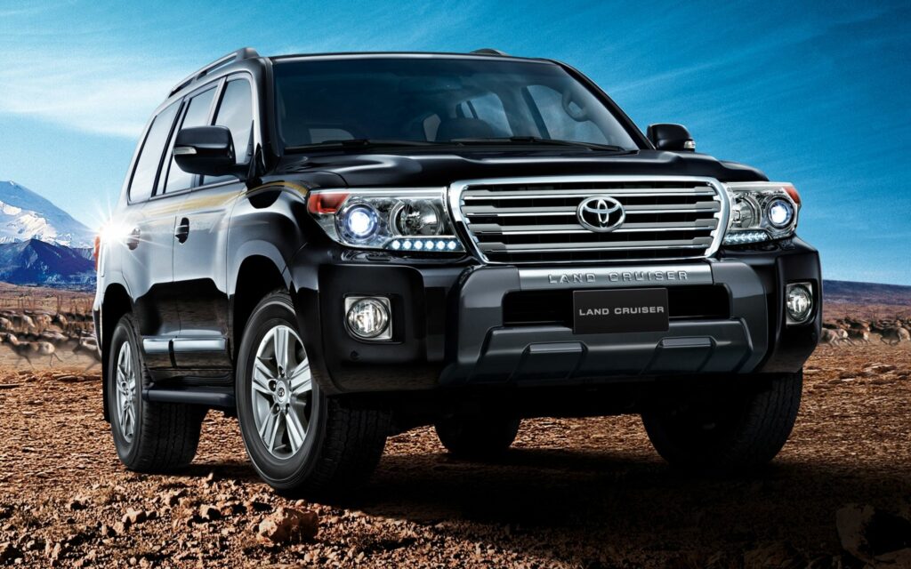 Stunning Toyota Land Cruiser 200 VX-R SUV Wallpaper in Rugged Landscape