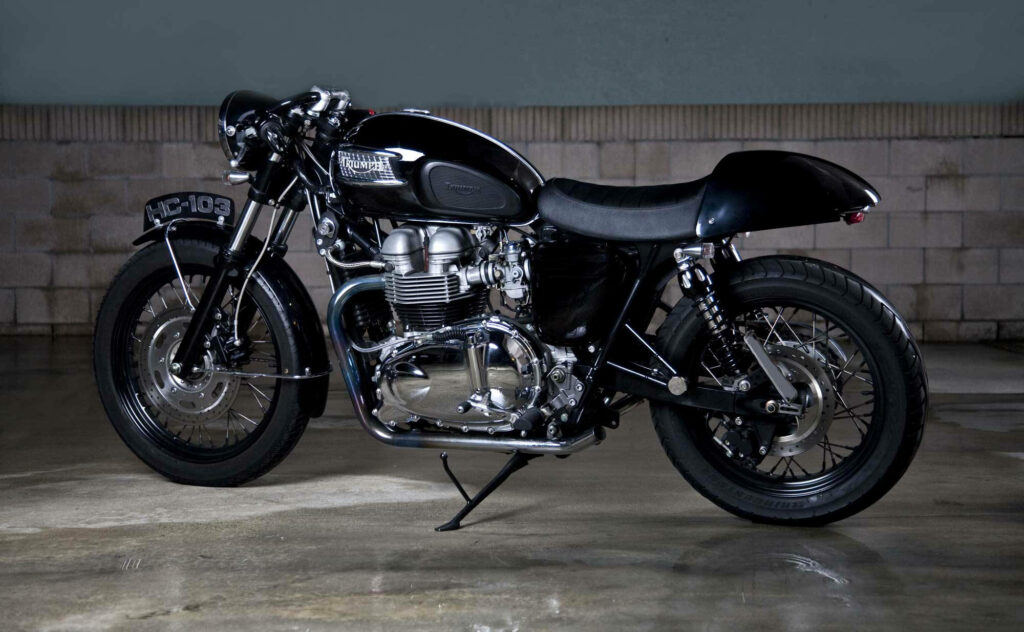 Triumph Bonneville T100 Black Cafe Racer Wallpaper - Classic Charm
