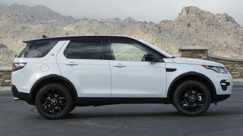 Sleek 2018 Land Rover Wallpaper: Luxury Meets Adventure