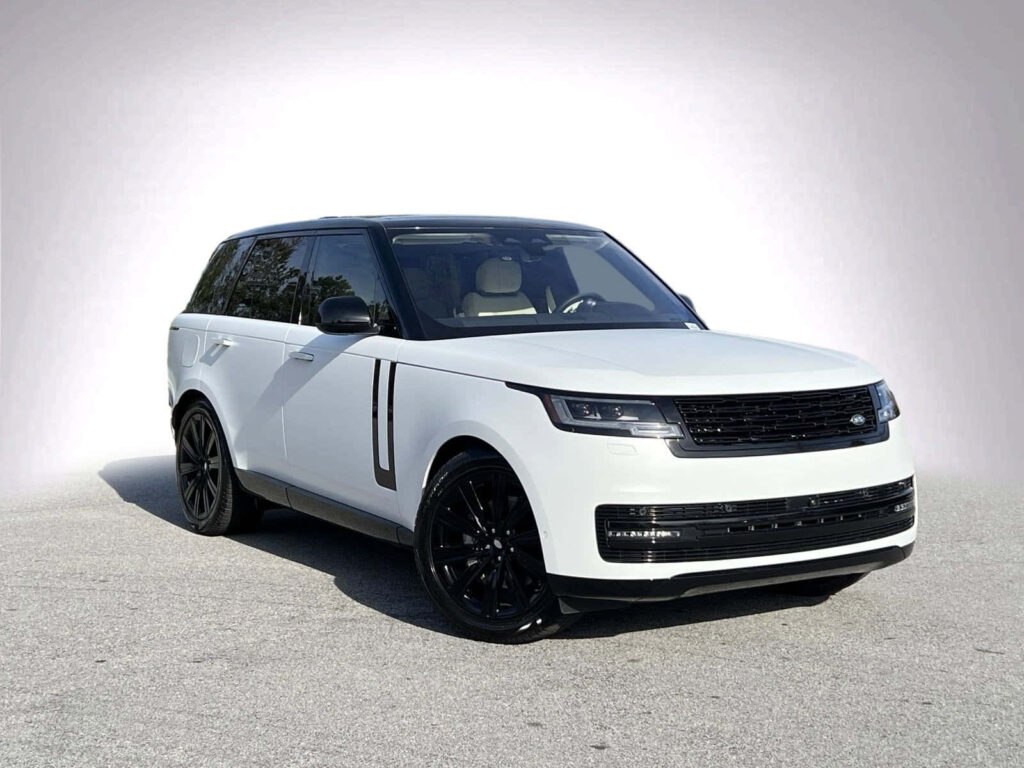 Sleek White Range Rover: Elegant Design with Glossy Black Wheels Wallpaper