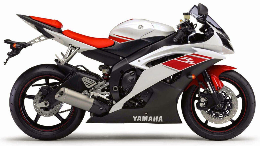 Yamaha YZF-R6 Wallpaper: Sleek White & Red Sporty Design
