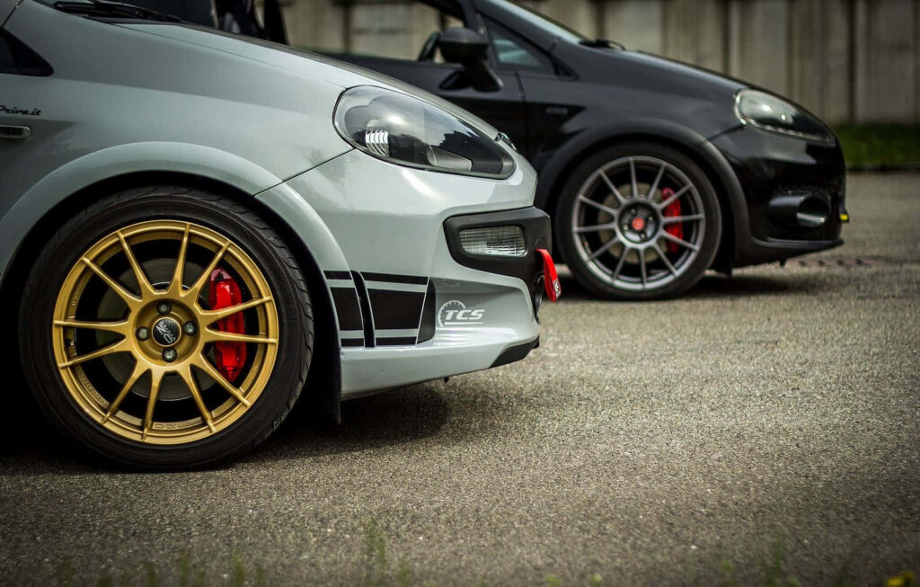 The Speed Demon: A High-Resolution Snapshot of the Sleek and Stylish Abarth 695, Expertly Capturing its Racing Prowess and Dynamic Design Against a Blurred Backdrop Wallpaper