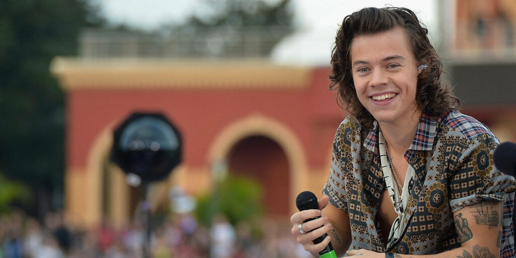 Charming Harry Styles Graces Interview Wallpaper with Radiant Smile
