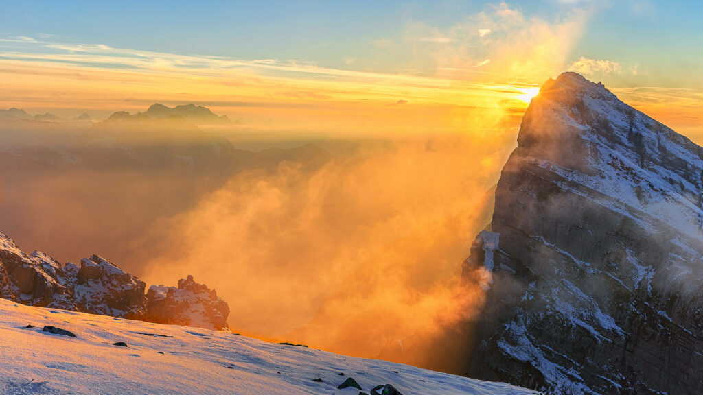 Snowy Splendor: Captivating Mountain Rock View Wallpaper With Stunning Sunset Hue