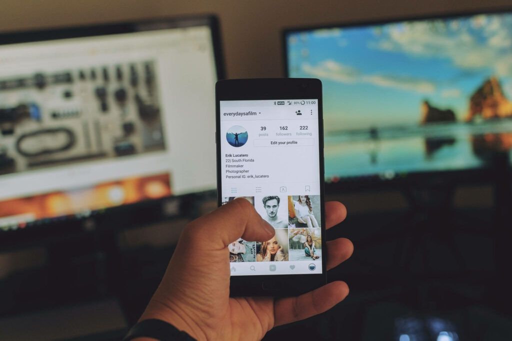 Mobile Social Media Browsing with Computer Screens Wallpaper
