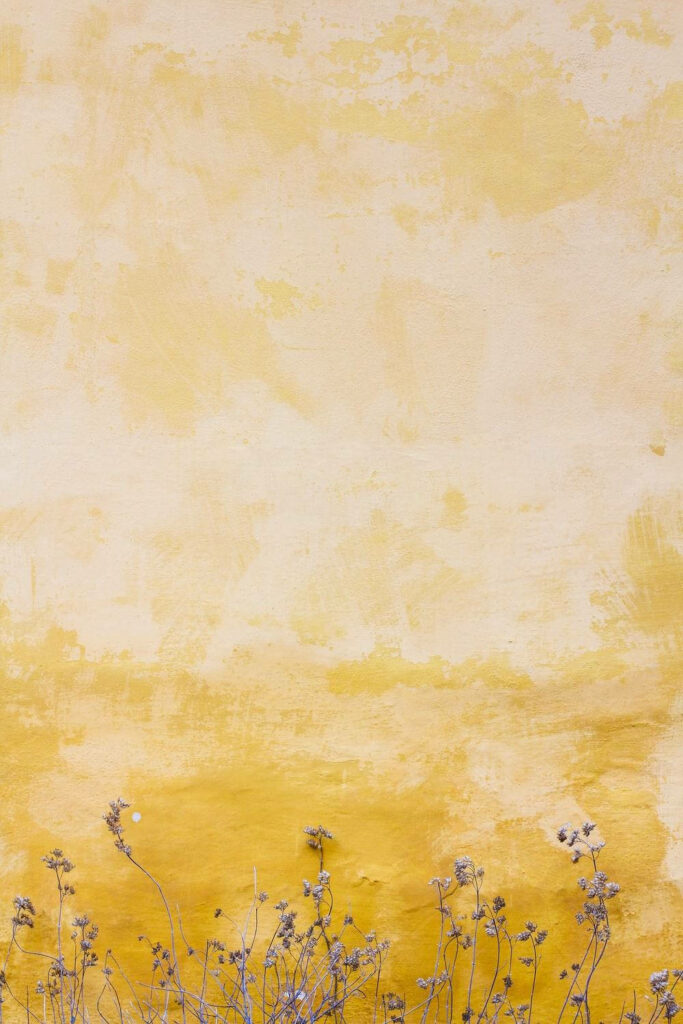 Soft Yellow Gradient Wallpaper with Vintage Texture & Dried Wildflowers