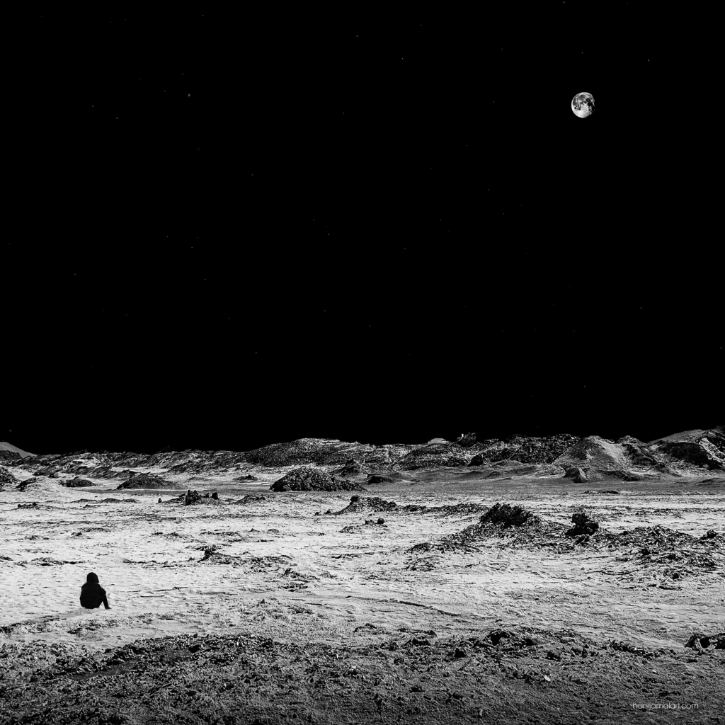 Solitude in Space: Stunning 3000x3000 Alien Terrain Wallpaper