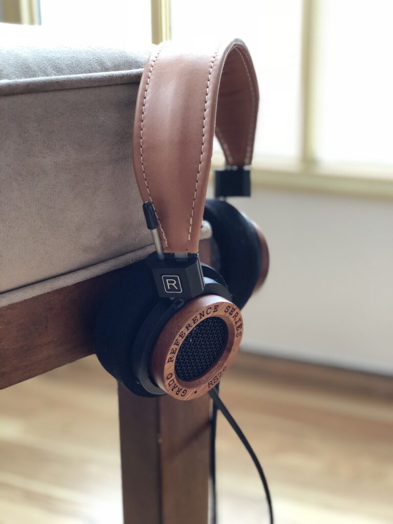 Sleek Over-Ear Headphones: Sophisticated Audio Wallpaper Background