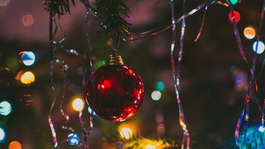 Shimmering Red Christmas Ball: A Festive Close-Up in 4K Ultra HD Wallpaper