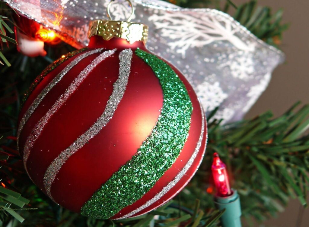 Festive Red & Green Christmas Ornament Wallpaper with Holiday Lights