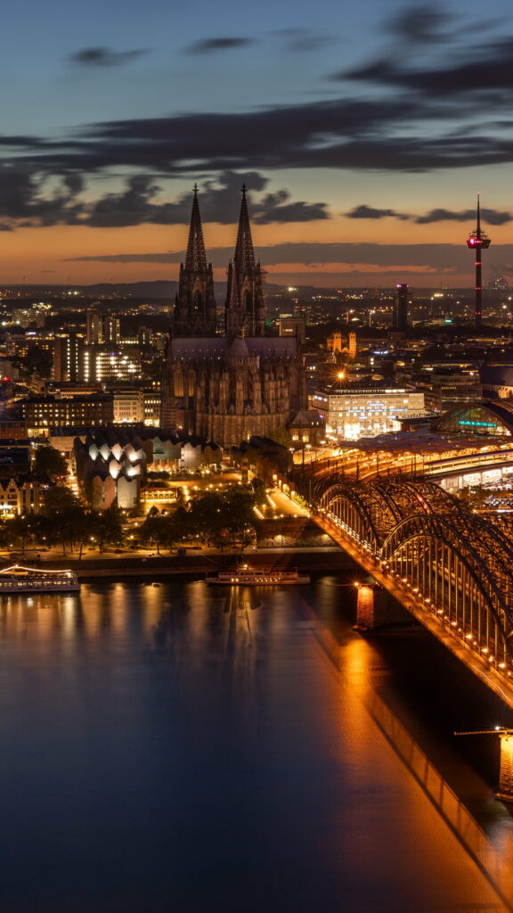 Glowing Nights: The Stunning Cologne Skyline at Dusk Wallpaper