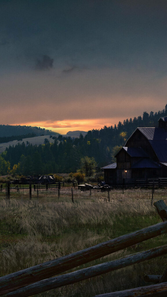 Capturing the Majestic Farmland Sunset in Far Cry 5: A Breathtaking iPhone Wallpaper