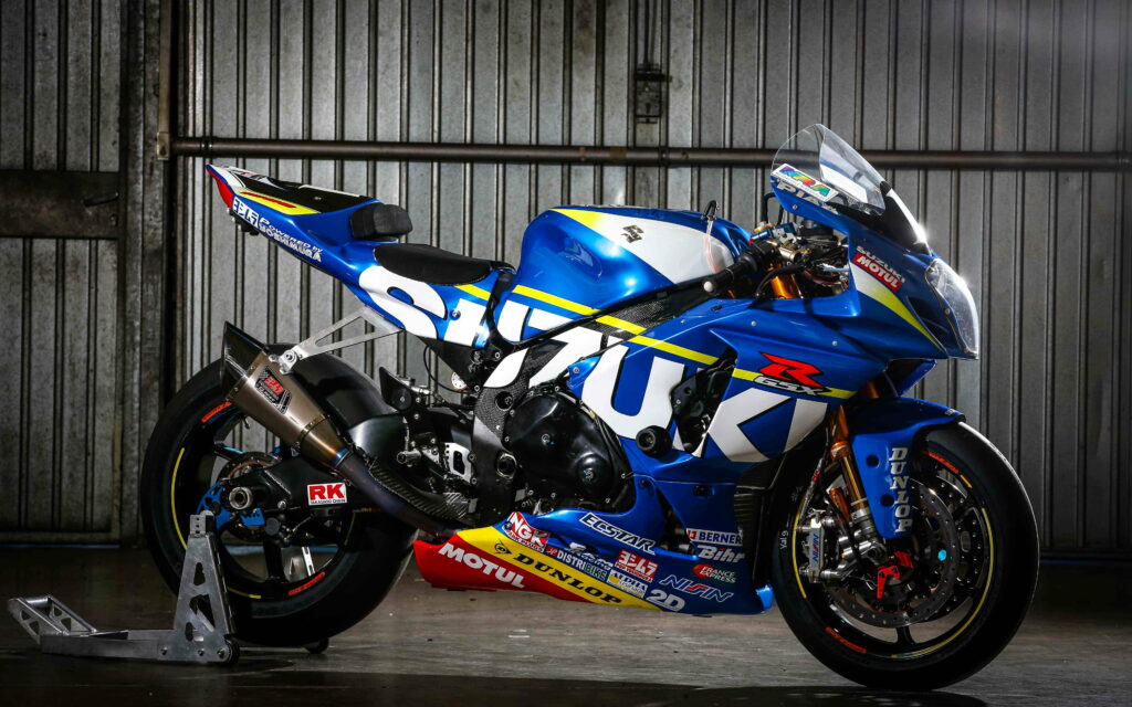 Powerful Performance: Exhilarating Suzuki GSX-R 1000 2017 Bike Showcased in 4K Wallpaper Background