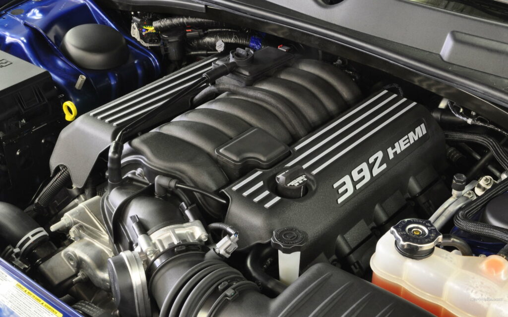 Muscle and Power: Captivating QHD Wallpaper of 2012 Dodge Challenger SRT8 392's Engine