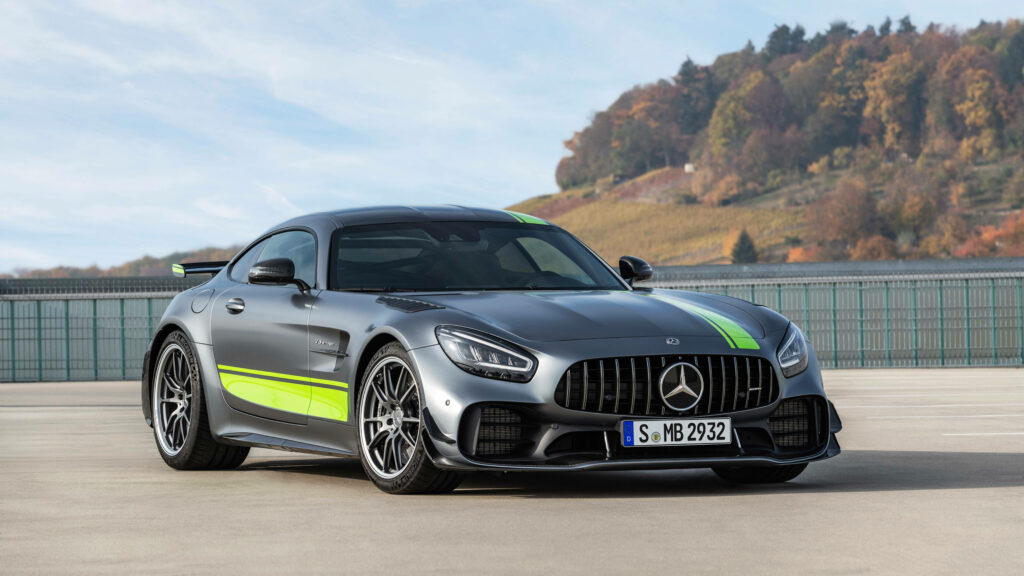 Green with Envy: Stunning Mercedes-AMG 4K Wallpaper