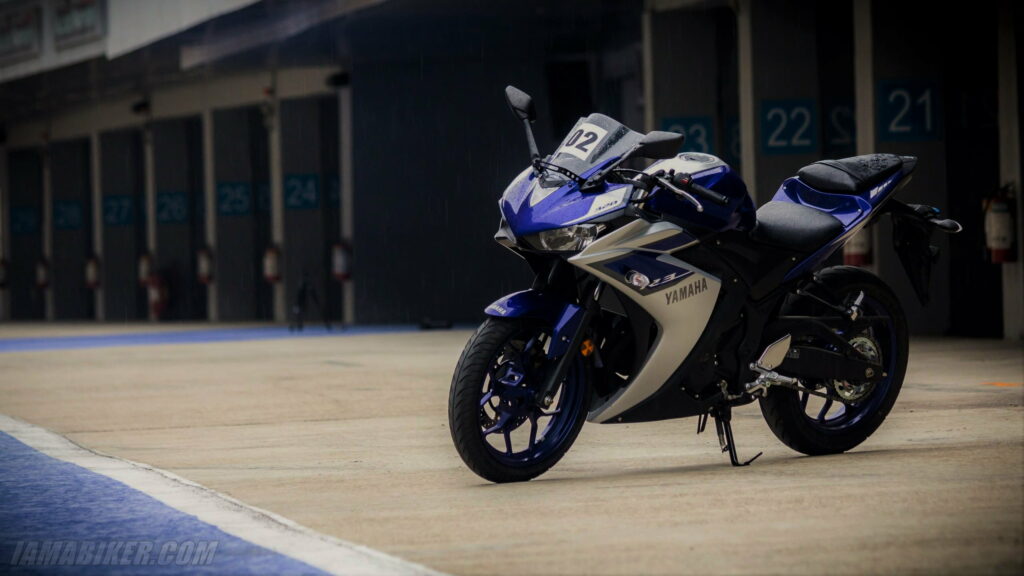 The Sleek and Powerful Yamaha R3 2016: Electrifying Visuals for Biking Enthusiasts Wallpaper