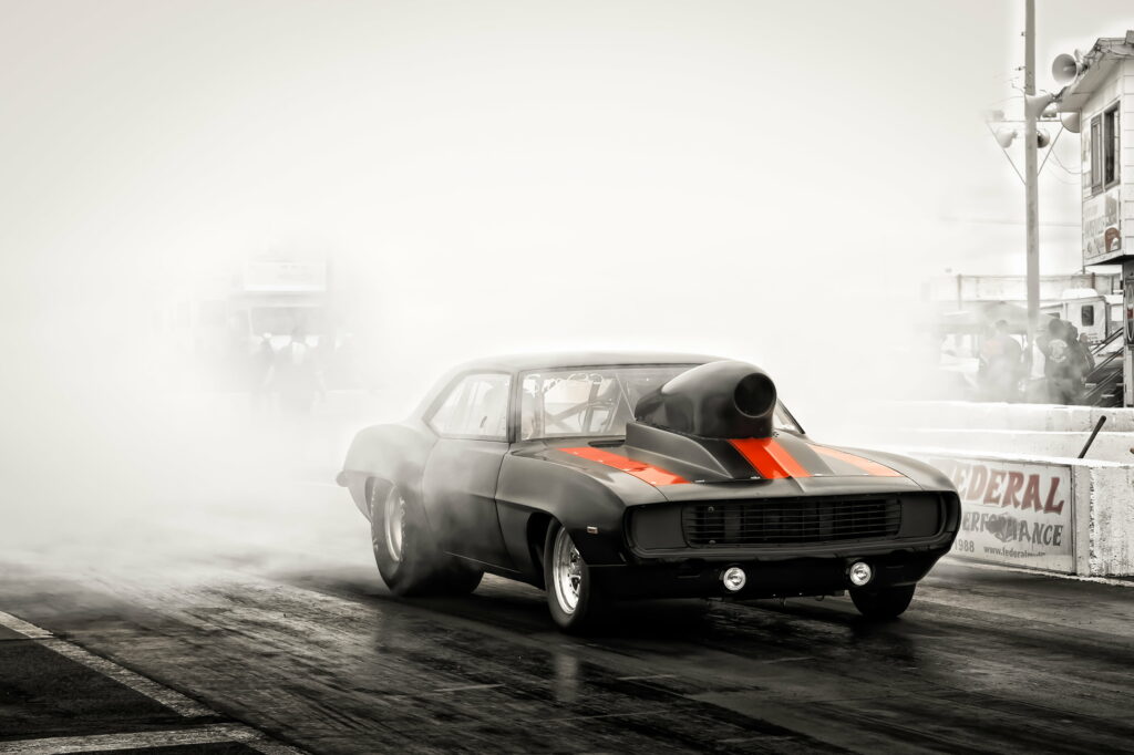 Speed Demons Unleashed: Thrilling Drag Racing Cars in Striking QHD Wallpaper