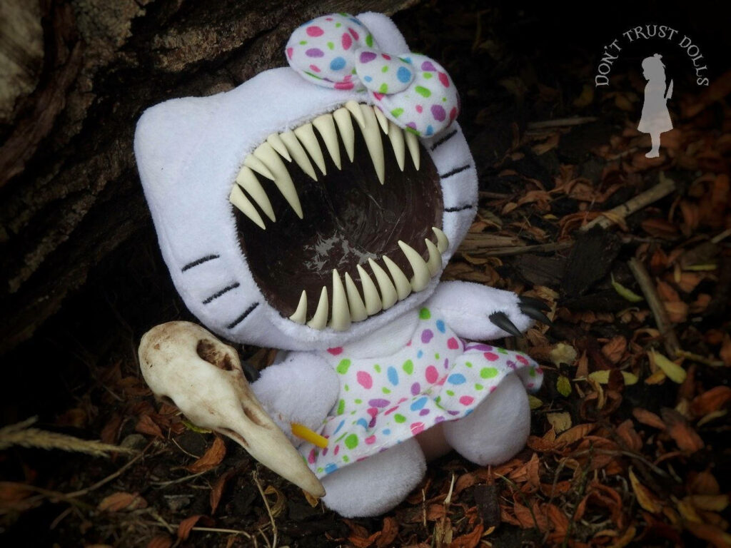 Spooky Hello Kitty Doll Wallpaper: Don't Trust Dolls!