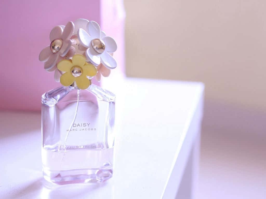 Marc Jacobs Daisy Eau So Fresh perfume bottle with white yellow floral cap in soft pastel light Wallpaper