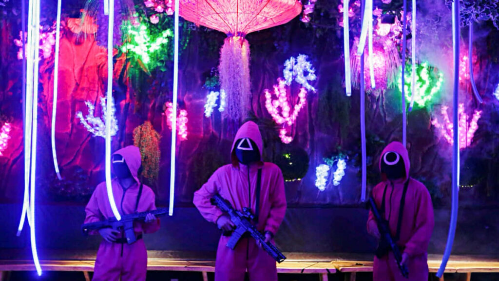 Squid Game: Red Guards with Weapons - Background Wallpaper