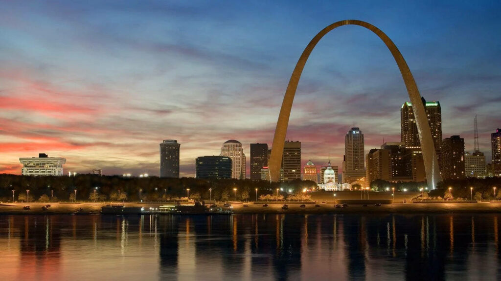 St. Louis Skyline Sunset Wallpaper: Iconic Gateway Arch Background