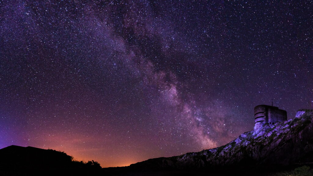 Galactic Dreams: Capturing the Beauty of a Starry Sky in 4K and 8K Wallpaper