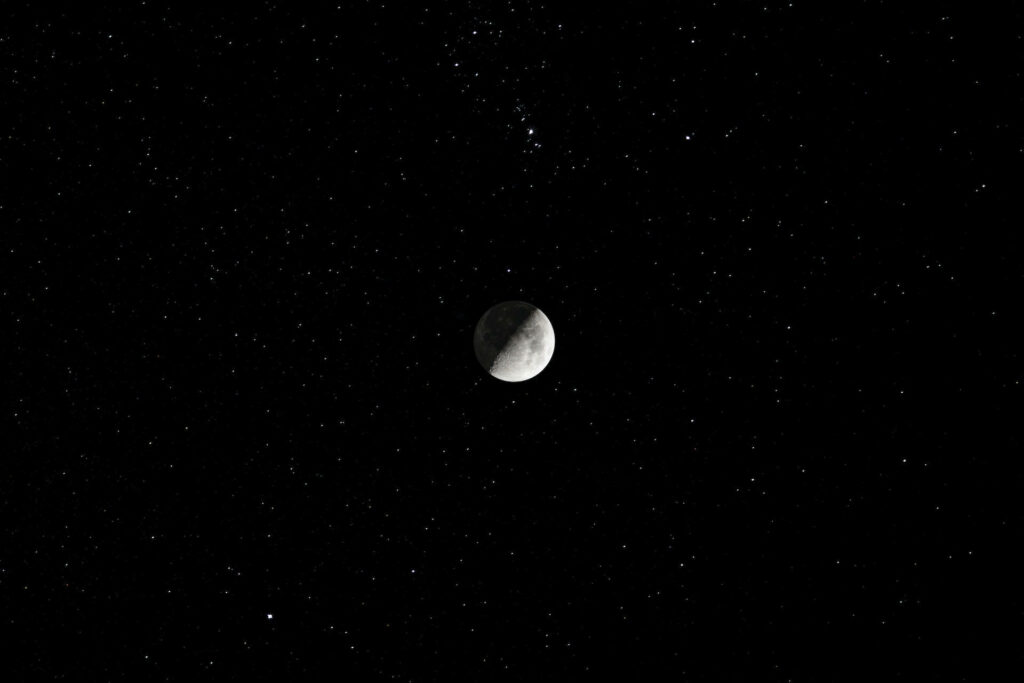 Midnight Majesty: Spectacular Half Moon on a Black Starry Sky PC Wallpaper