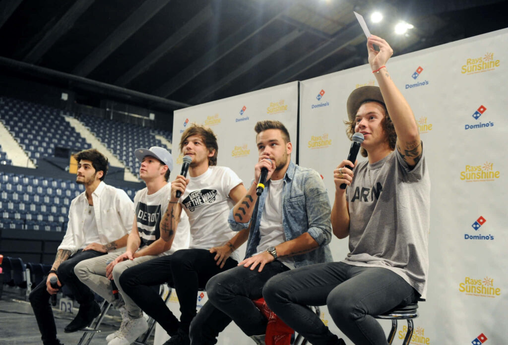 One Direction Singers Interview Background Wallpaper