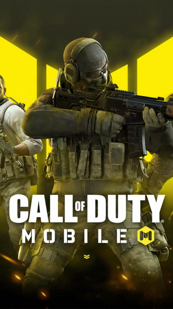 Stealth Warrior Ready for Action: Call of Duty Mobile Wallpaper Depicting a Camouflaged Soldier with Loaded Ammunition and Allies in Sight
