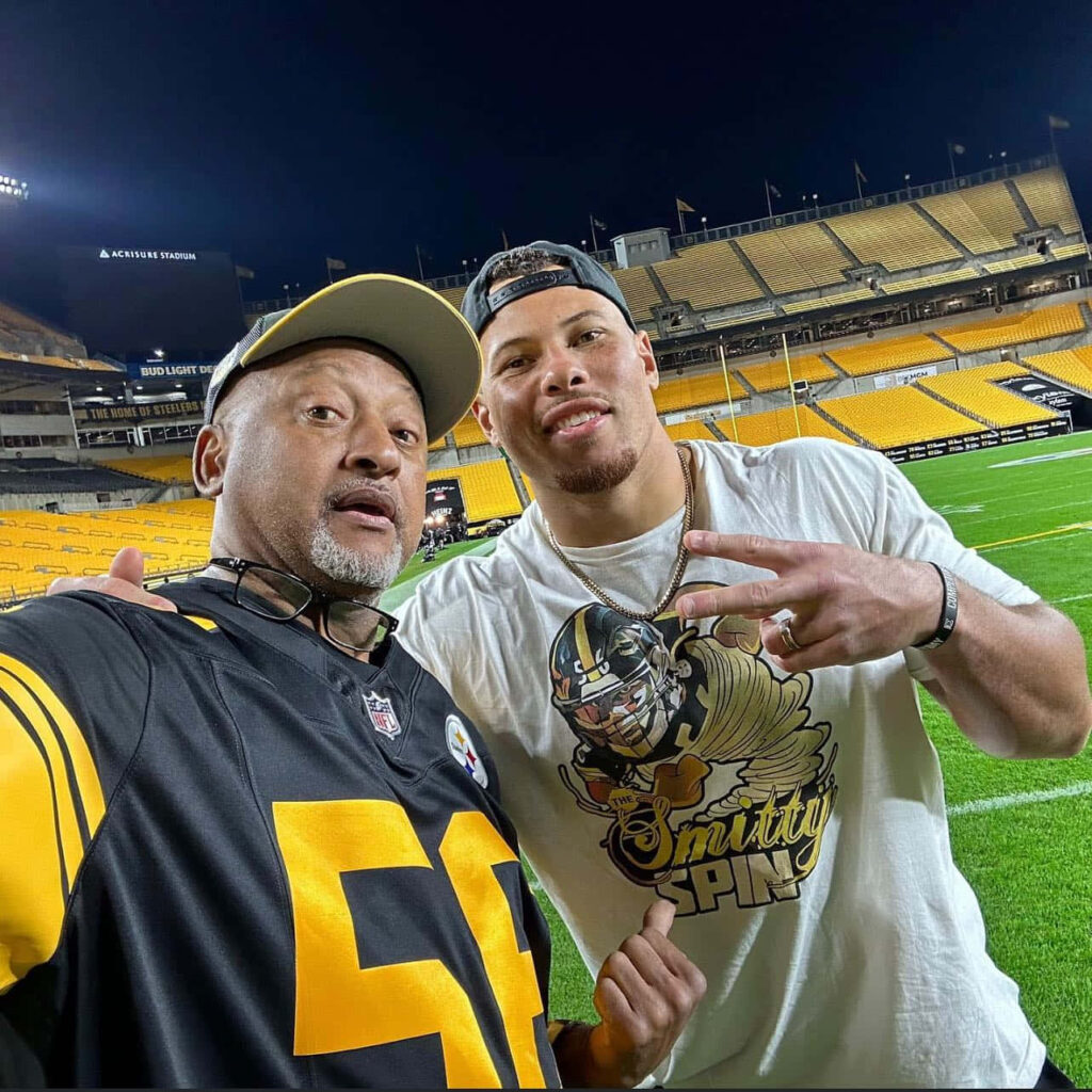 Steelers fans selfie with Alex Highsmith on stadium field celebrating game day moment wallpaper