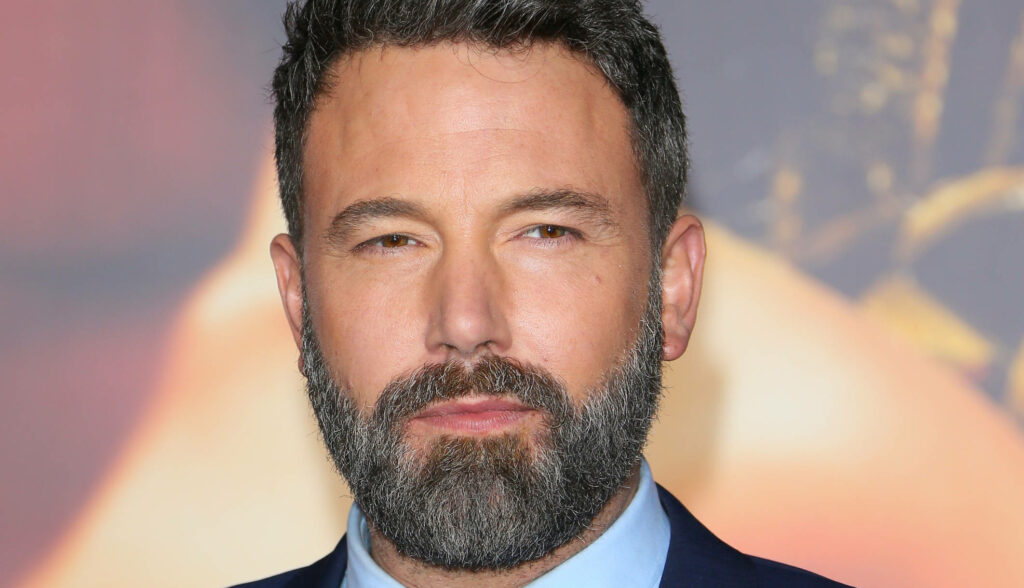 Stunning Ben Affleck Wallpaper: Sharp Suit & Blurred Background